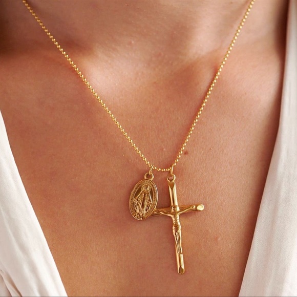 💫18K Gold Plated Virgin Mary Cross Necklace - Picture 4 of 6